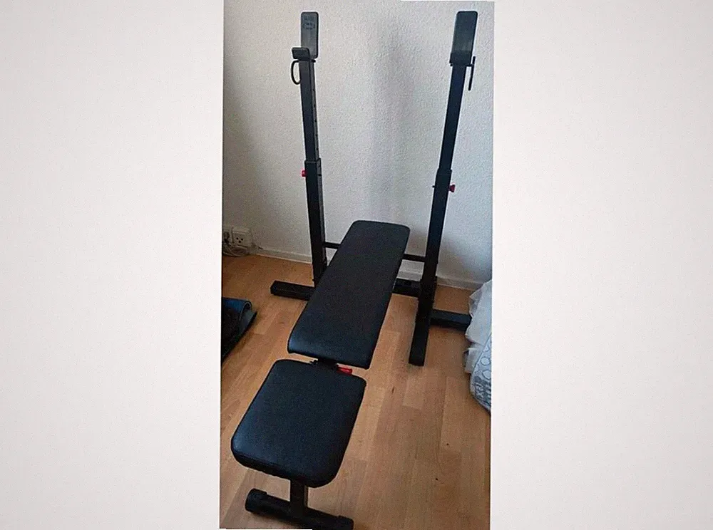CORENGTH Bench Press 100 verstellbare klappbare Hantelbank mit Langhantelablage
