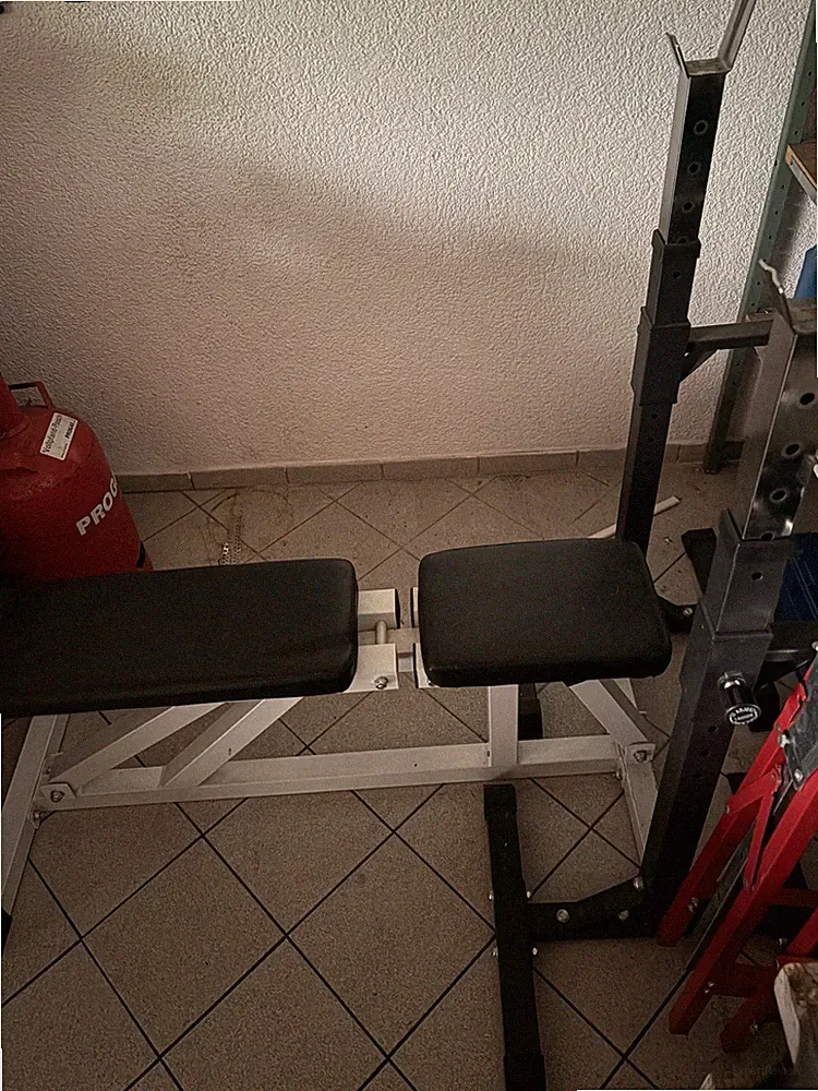 Hantelbank Flachbank – verstellbar, stabil, gepolstert, ideal fürs Krafttraining