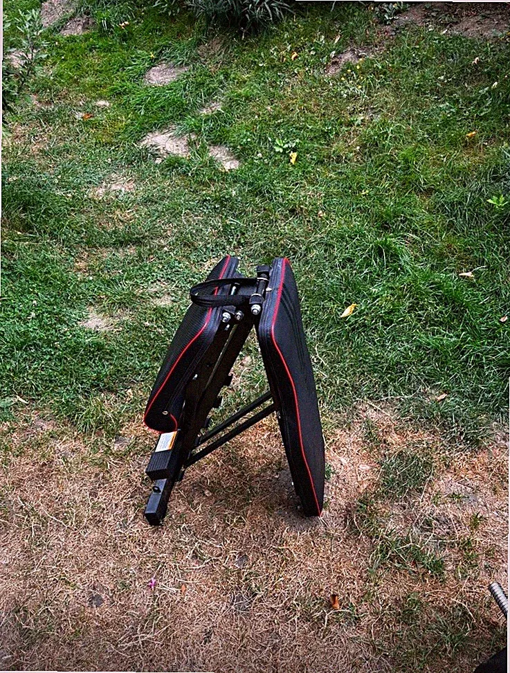 Verstellbare klappbare Hantelbank schwarz/rot, Stahl/Kunstleder, max. 150 kg